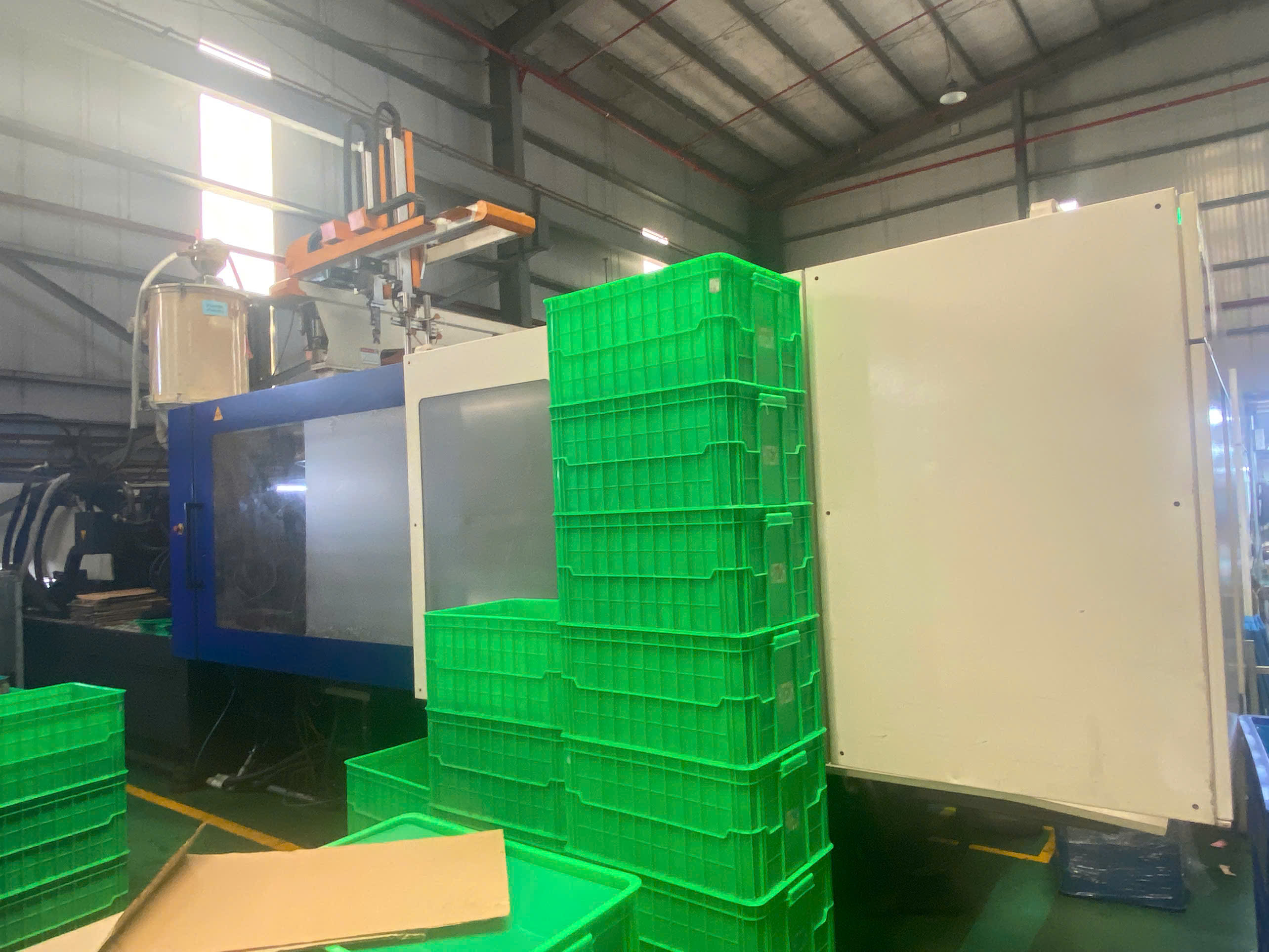 Injection molding machine 2.jpg